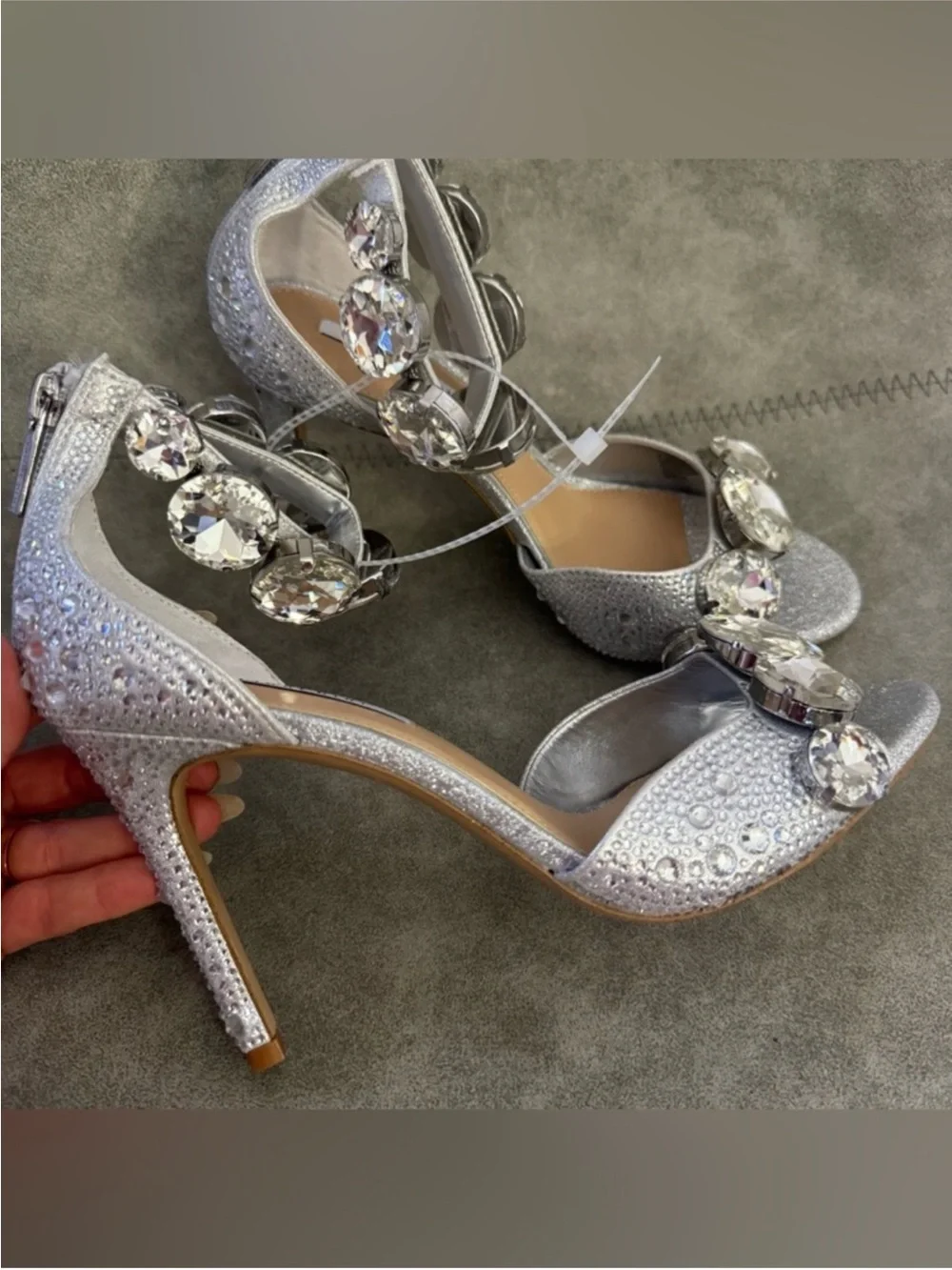 NWT Gianni Bini Oaklynn Rhinestone Jeweled
Ankle Cuff Dress Sandals Sz 9 - Picture 5 of 6